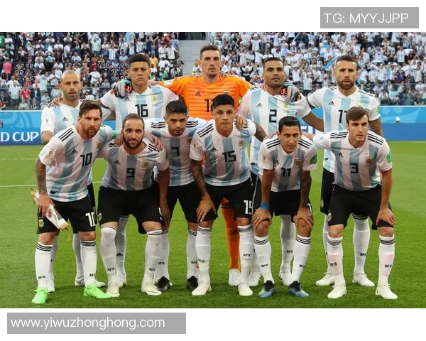 足球明星齐聚一堂共庆盛典精彩合影记录难忘瞬间